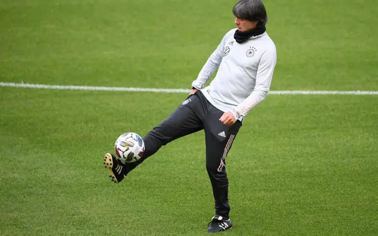 包含实力对决再次上演欧预赛两队积极备战的词条