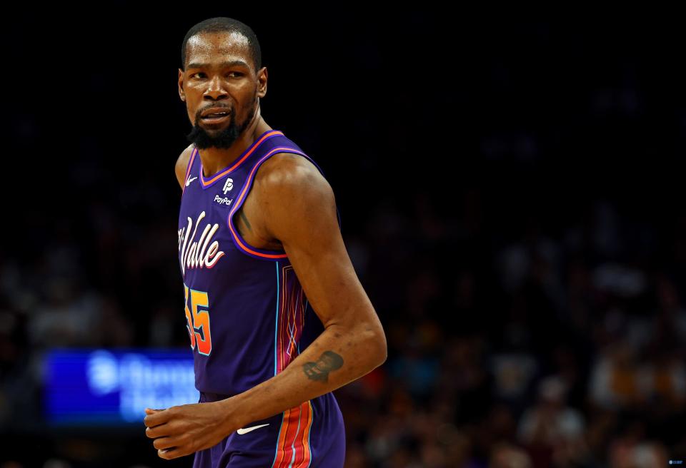 杜兰特重返赛场，反败为胜首场状态出色，G2观众沸腾！的简单介绍